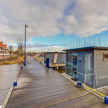 Modern Houseboat In Marina Of Volendam Hotel Екстериор снимка