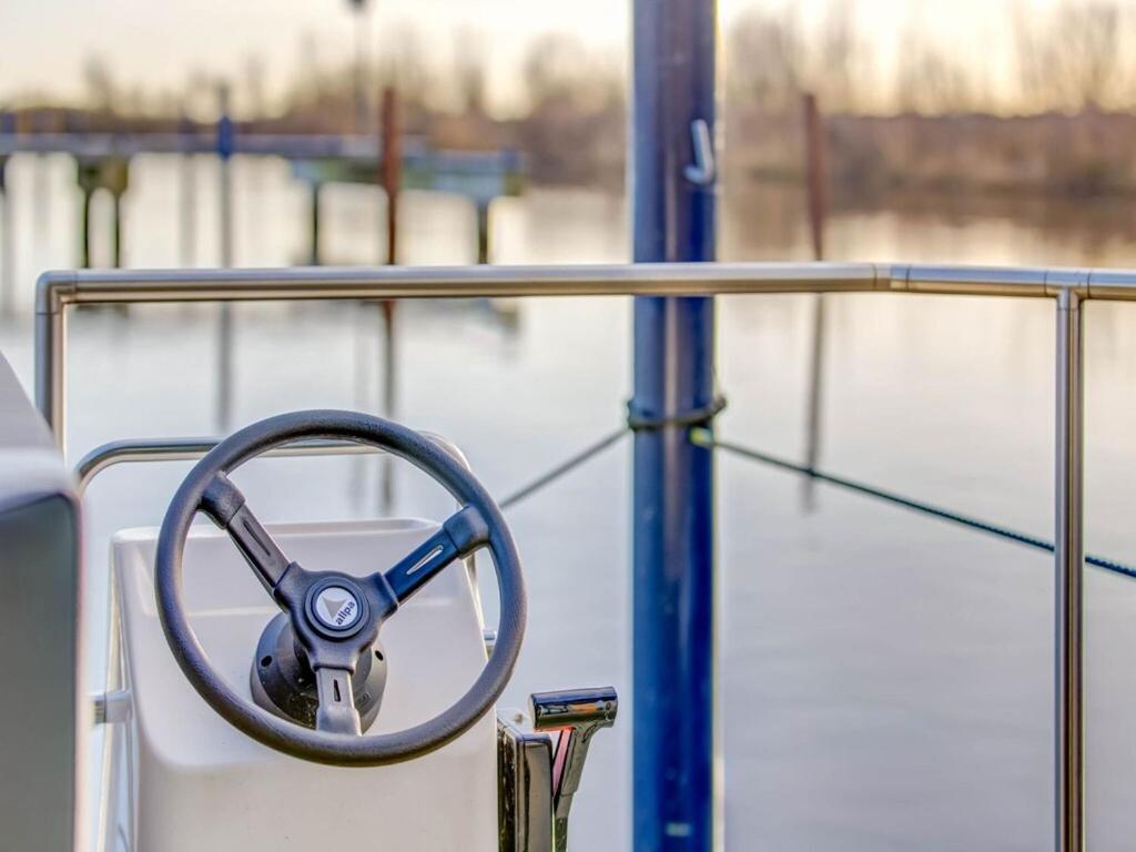 Modern Houseboat In Marina Of Volendam Hotel Екстериор снимка