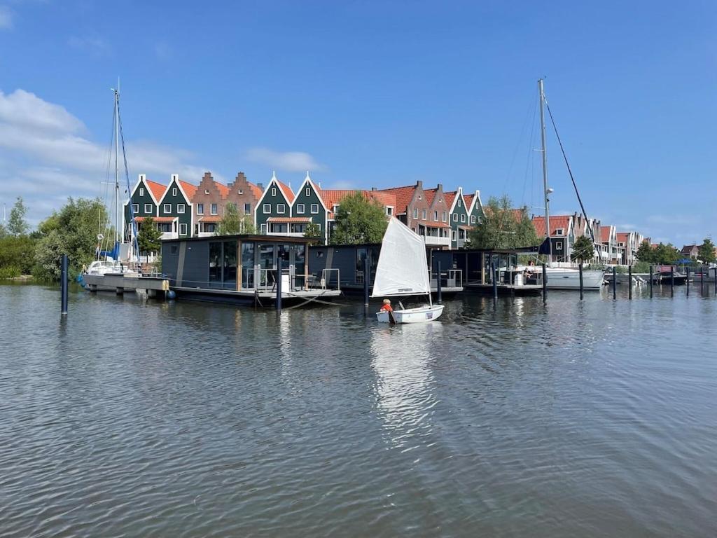 Modern Houseboat In Marina Of Volendam Hotel Екстериор снимка