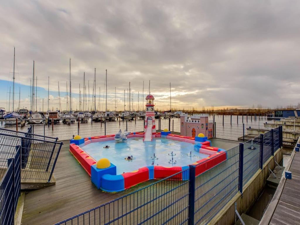 Modern Houseboat In Marina Of Volendam Hotel Екстериор снимка