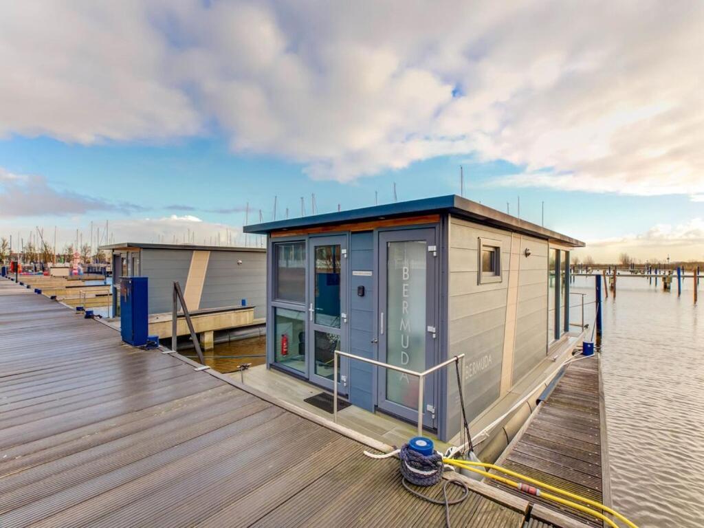 Modern Houseboat In Marina Of Volendam Hotel Екстериор снимка